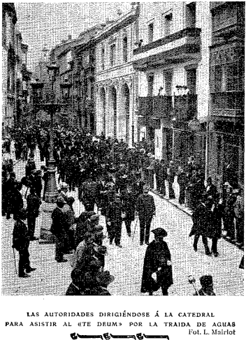 Desfile de Autoridades de la Ciudad de Oviedo dirigiéndose la Catedral para asistir al "Tedeum" por la traída de aguas del Aramo (Diario ABC (Madrid), 14/08/1903)